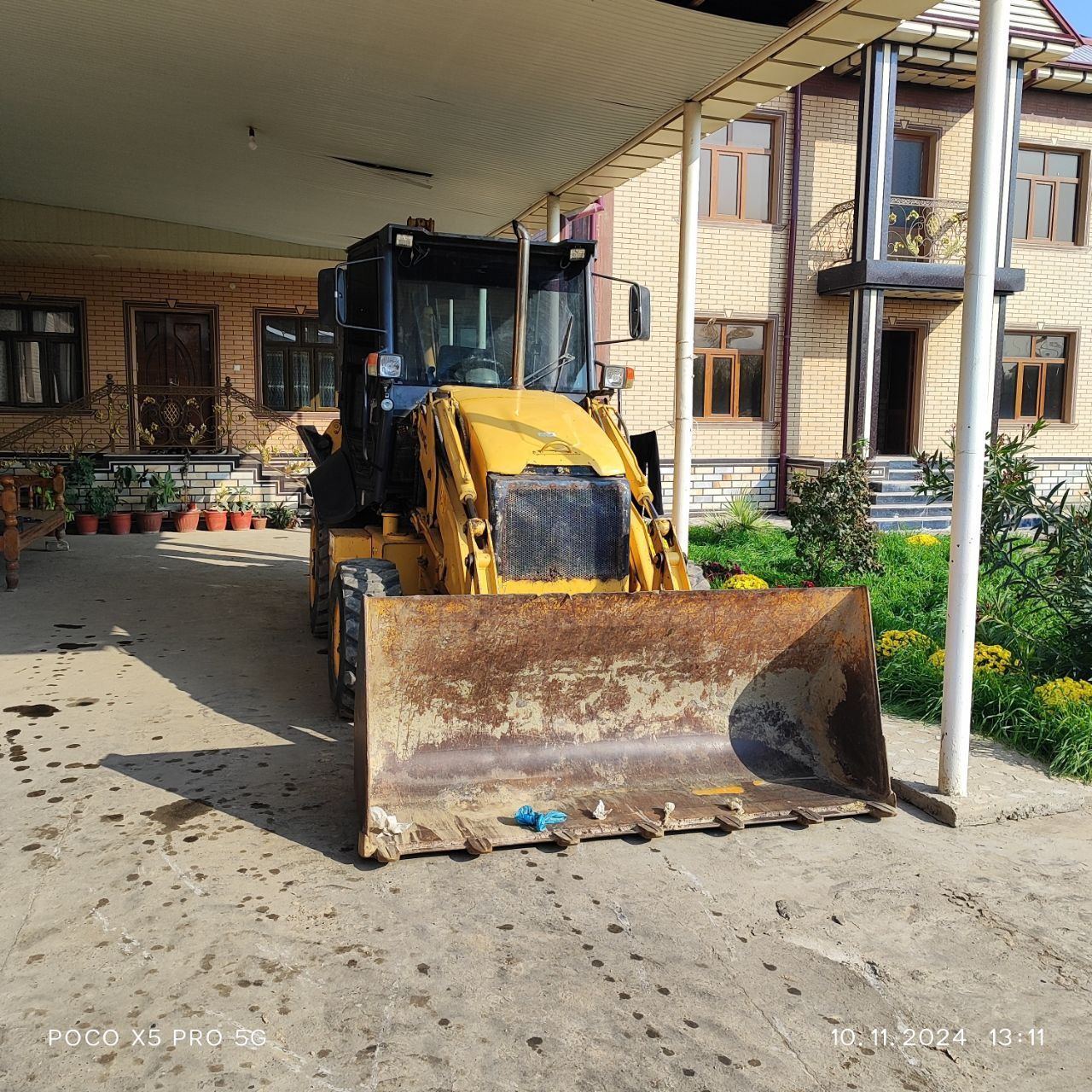 Jcb traktr sotiladi