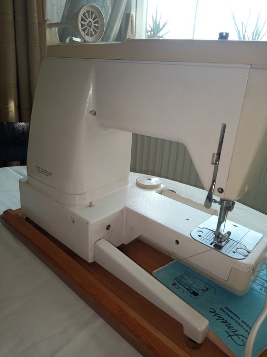 Ел.шевна машина Лучник 884 с конзола.