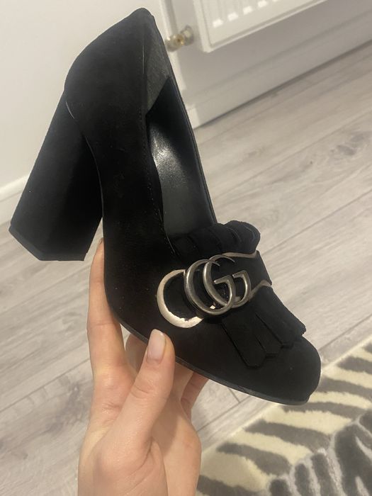 Vand pantofi din piele intoarsa