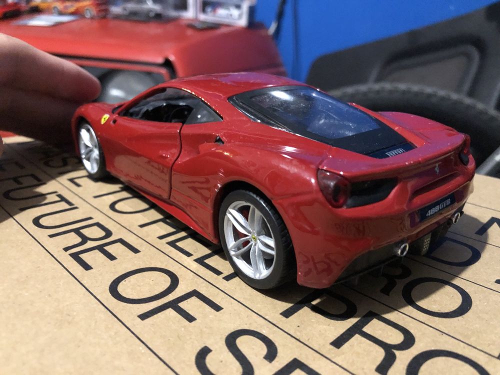 Колекционерски модели колички burago 1/24 ferrari lamborgini audi r8