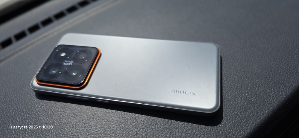 Xiaomi 14 pro titan