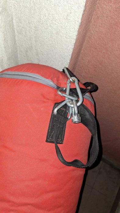 Боксова круша и ръкавици