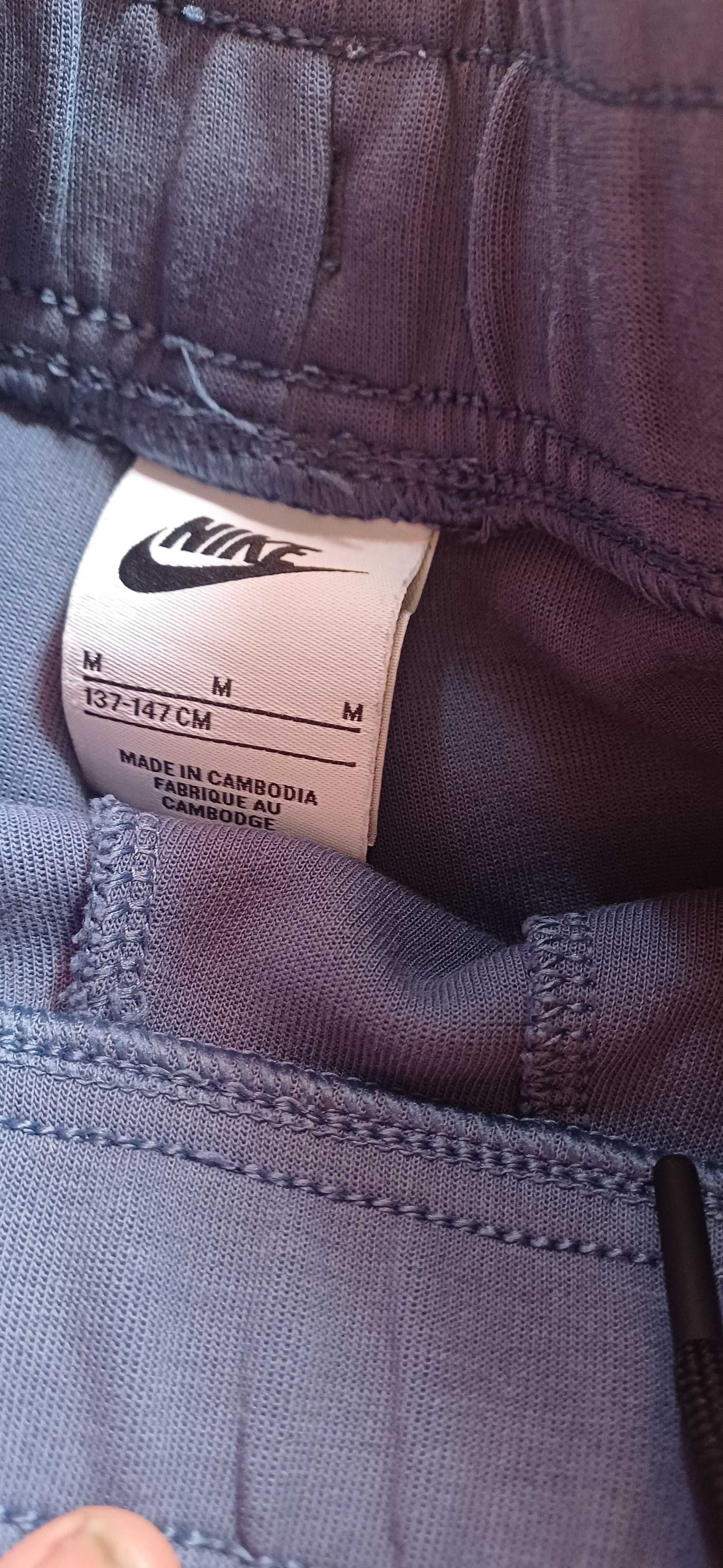 Nike tech за 10-12г.