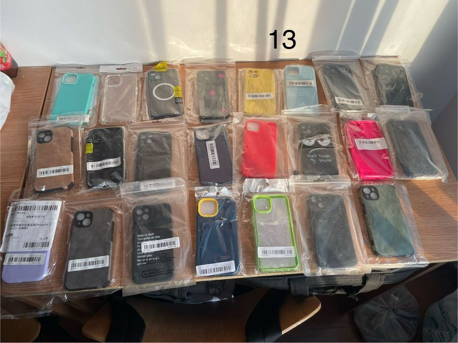 Huse și foli pentru diferite telefoane