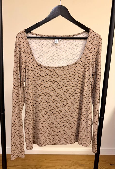 &Other stories топ с квадратно деколте