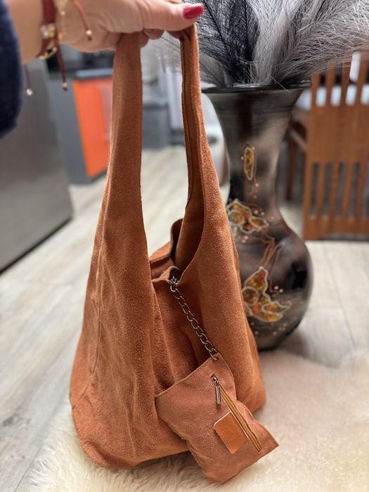 Оранжева чанта от естествен велур