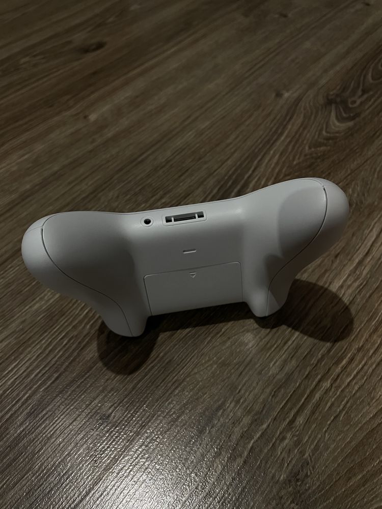 Xbox Wireless Controller (бял) — отлично състояние