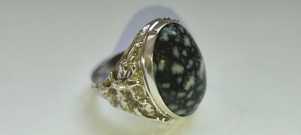 Эксклюзивное серебряное кольцо с камнем ОПАЛ ЛЕОПАРДОВЫЙ