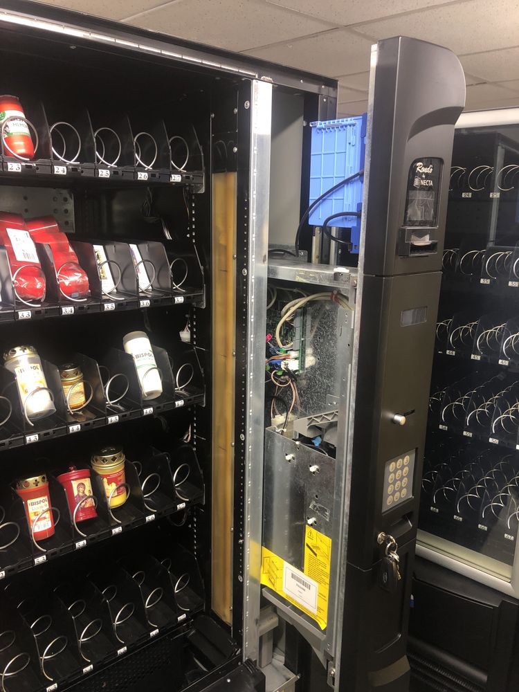 Automat de candele și obiecte bisericești