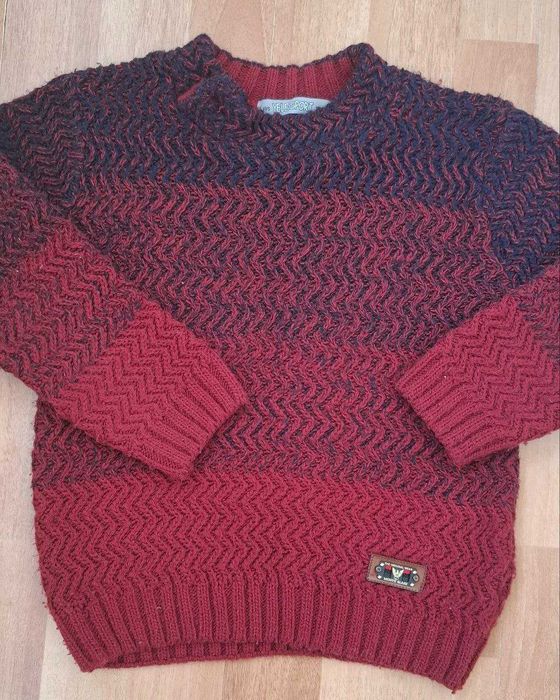 Продам зимний свитер на мальчика