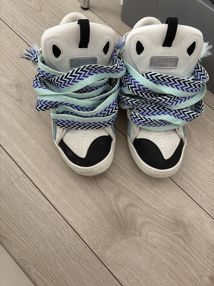 Lanvin curb