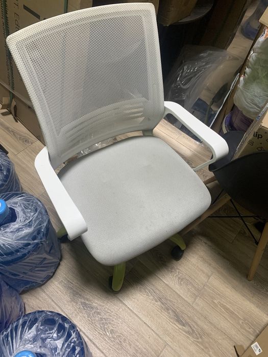 Продам стулья офисные б/у