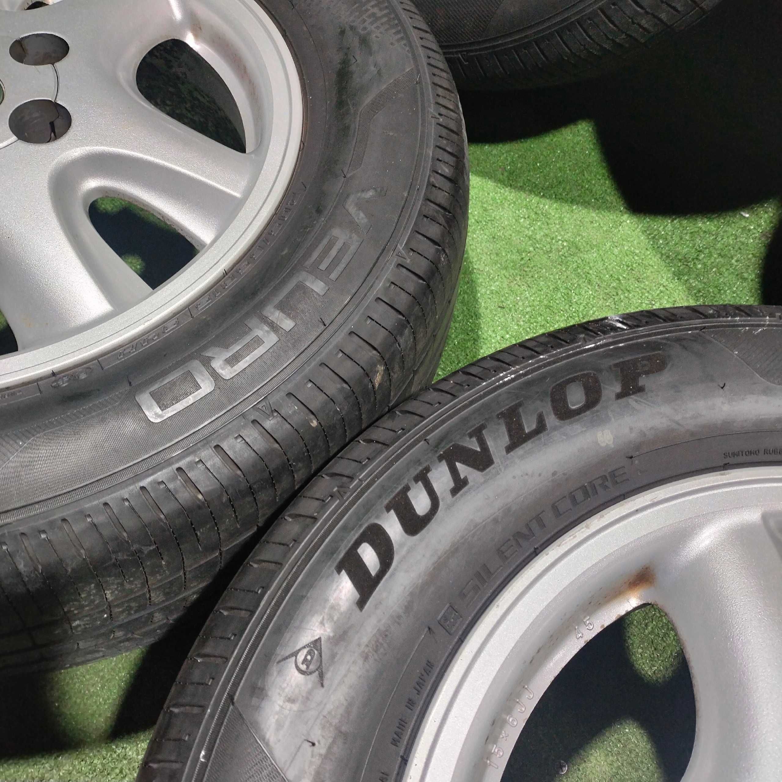 Продам Диск оригинал Toyota с шинами Dunlop 205/65 R15 летний