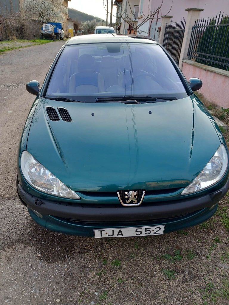 Peugeot 206 ролан гарос, Бензин, 2002 година