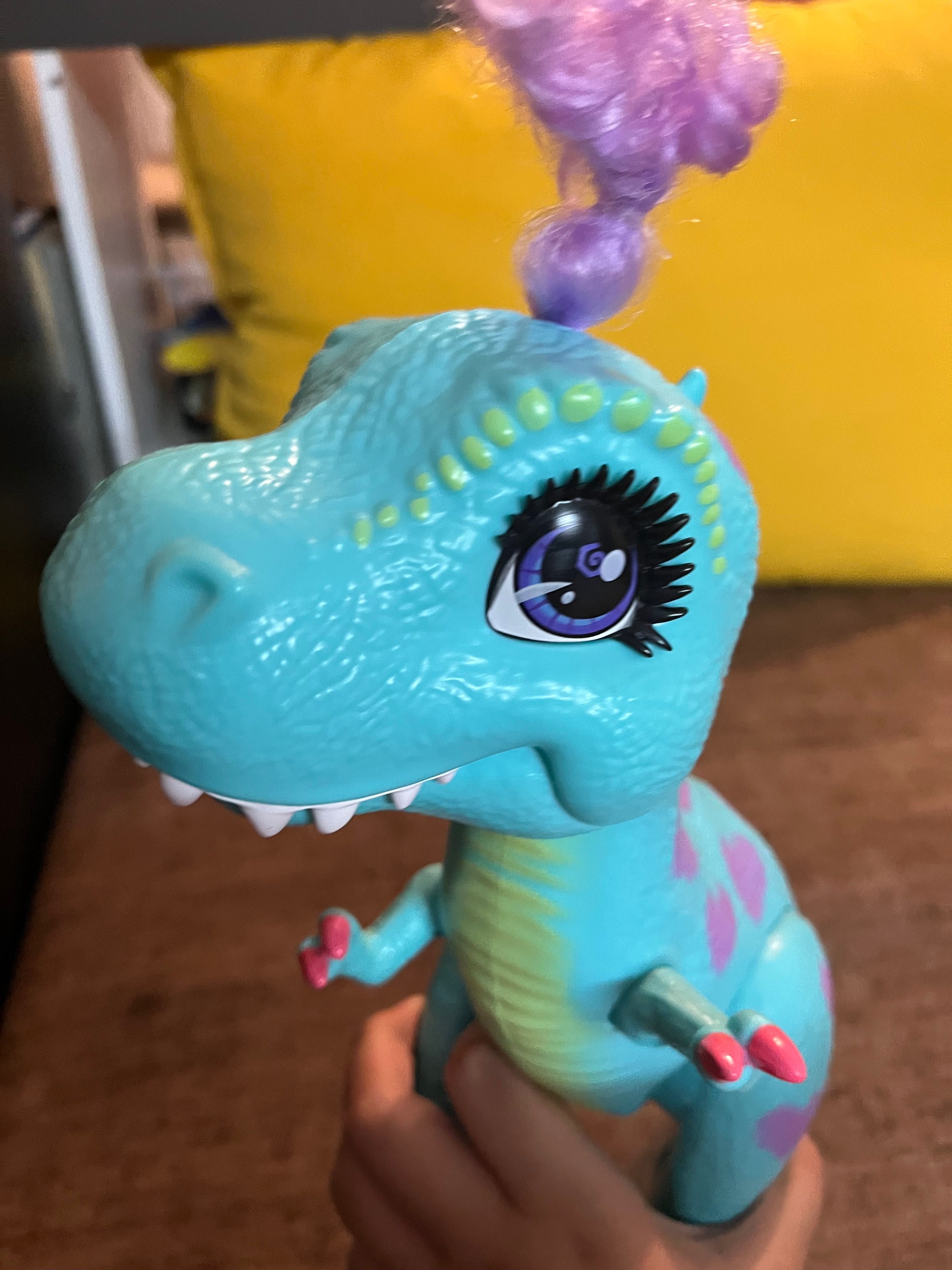 Cave Club динозавъра на Rockelle Tyrasaurus
