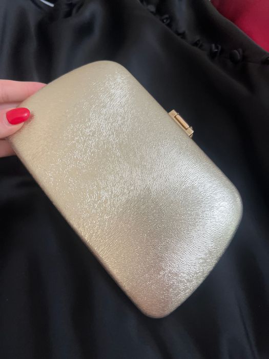Poșetă clutch aurie elegantă cu detaliu frunză