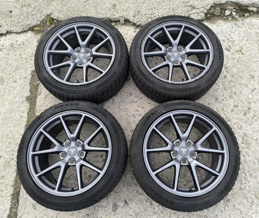 18 цола джанти с гуми за Tesla 3 Тесла