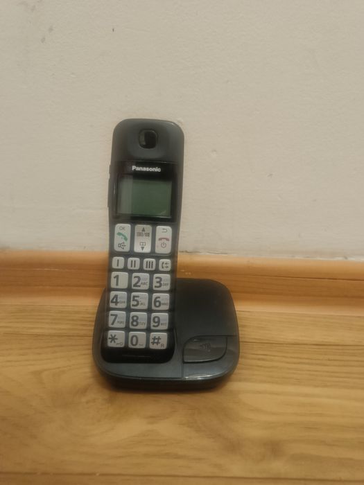 Радиотелефон Panasonic KX-TGE110 (Black)