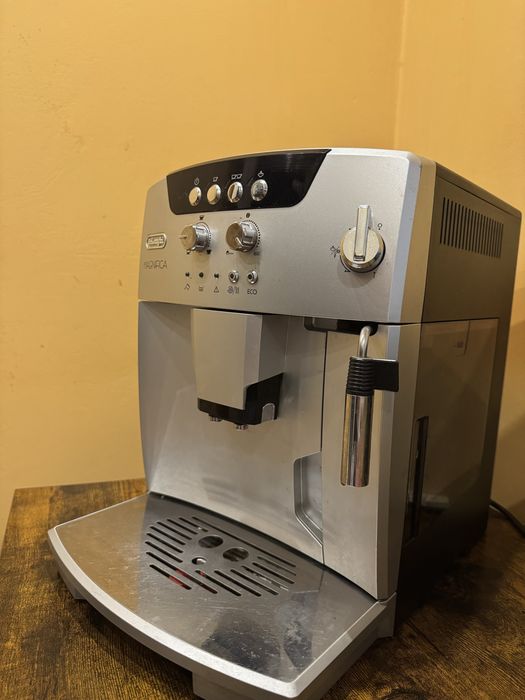 Кафе машина Delonghi Magnifica ESAM 04.110 ECO