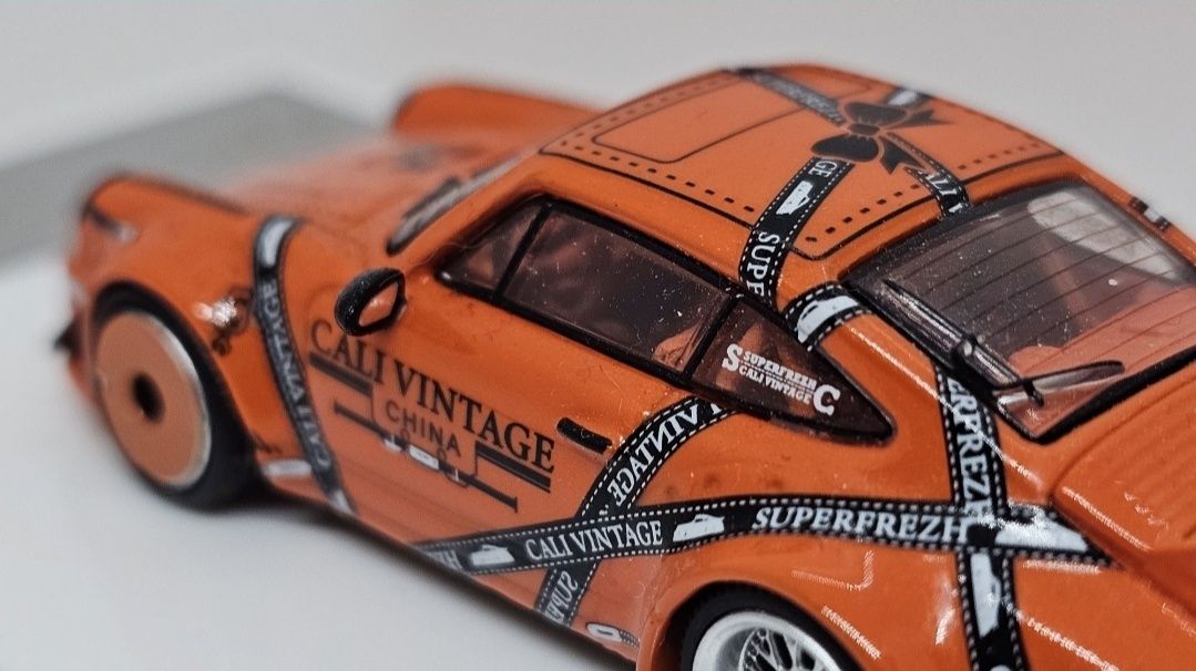 Porsche RWB 993 macheta auto premium 1:64 rasina TPC full box