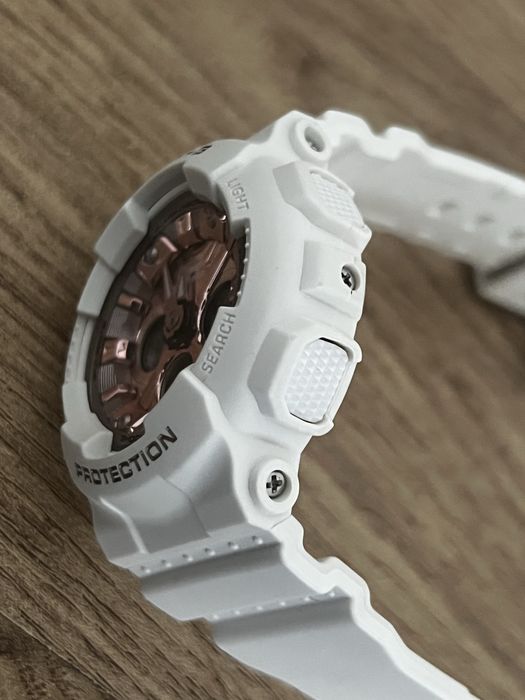 Продавам часовник Casio Baby-G BA-130