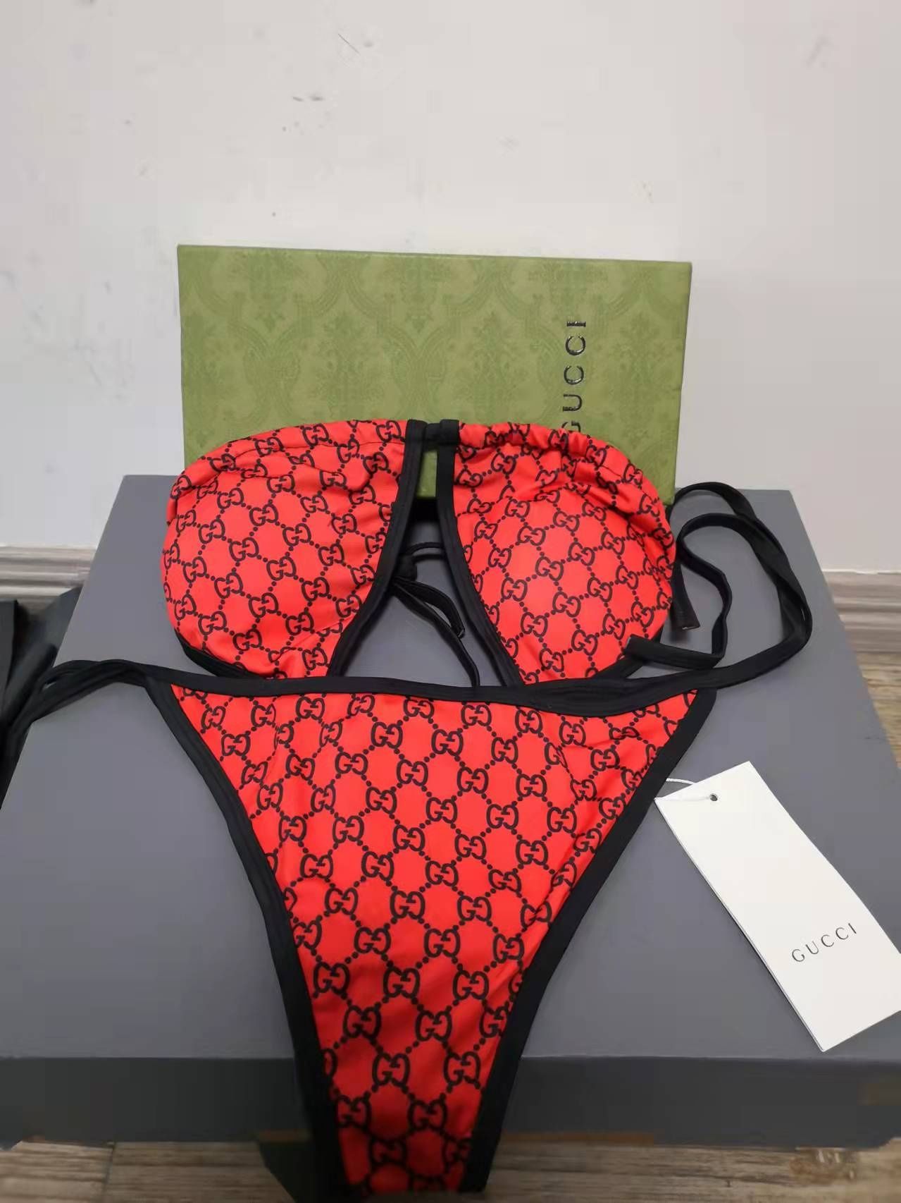 Costum de baie Gucci-pret promotional!!!