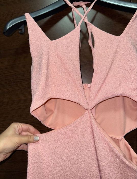 Парти рокля-от блестящ плат в бледо розово