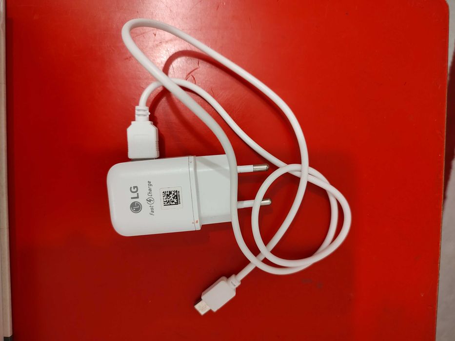 ÎNCĂRCATOR LG cu cablu stare buna