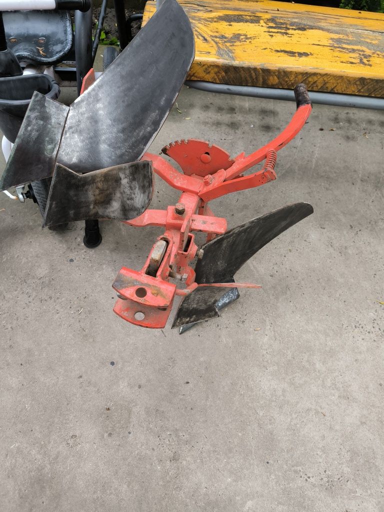 Plug motocultor reversibil