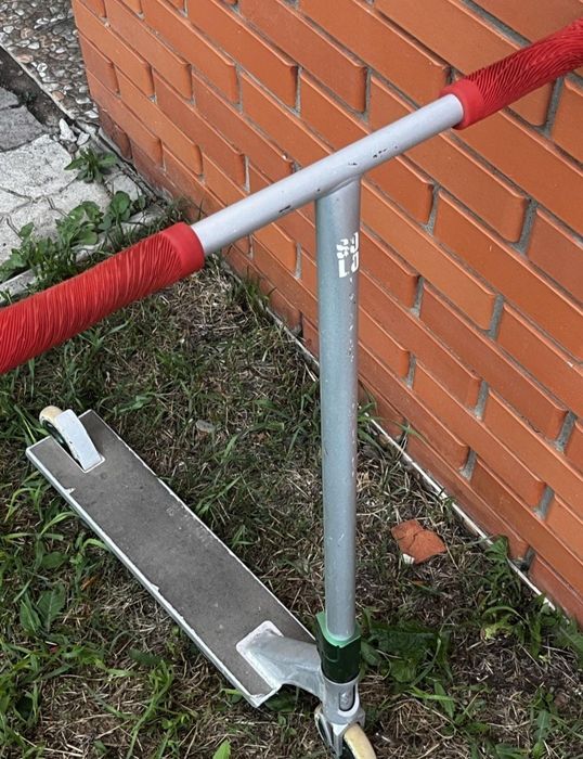 Продам срочно трюковой самокат vokul solo 2