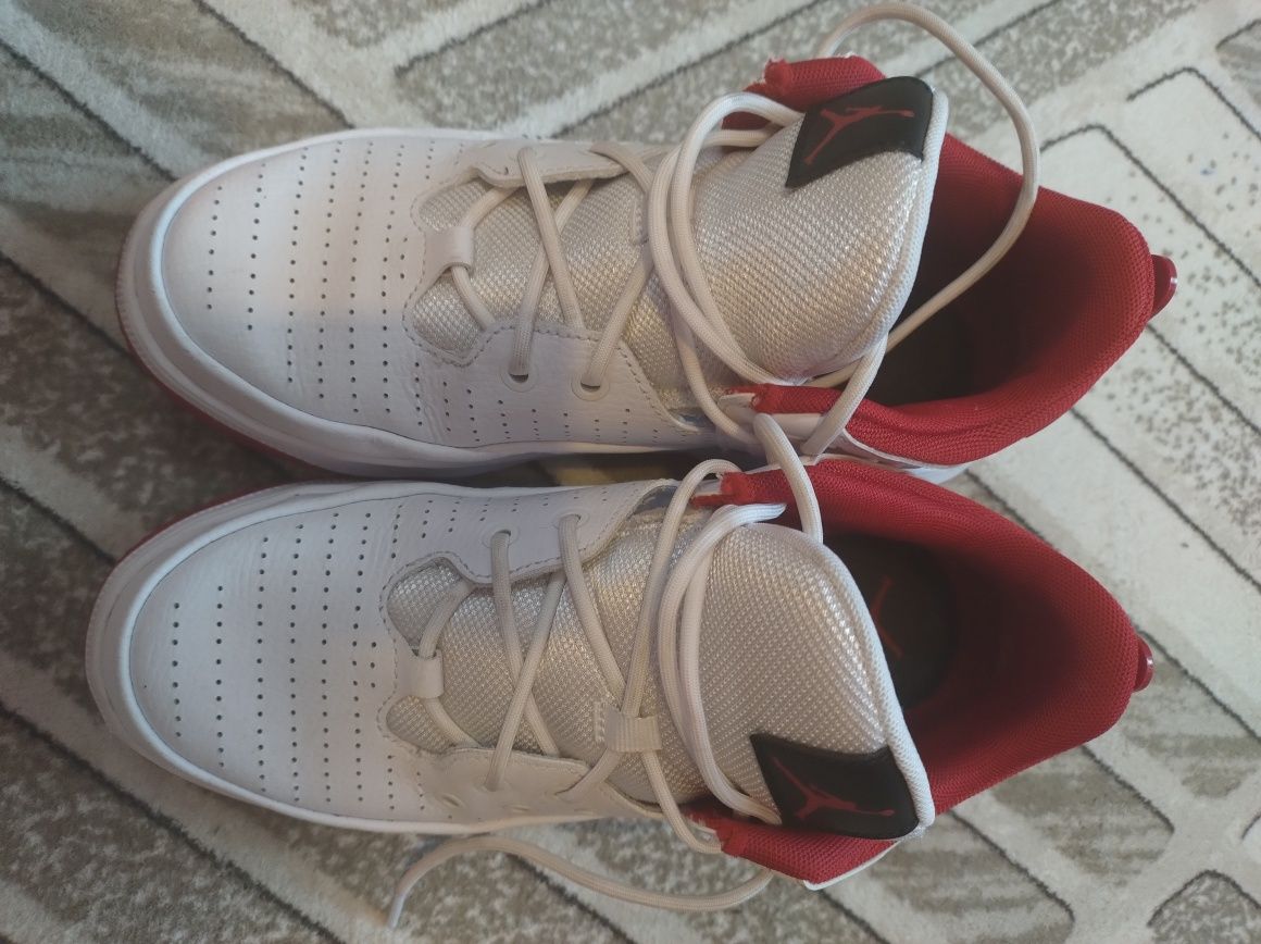 Маратонки кецове обувки Nike  Jordan 37,5 номер.