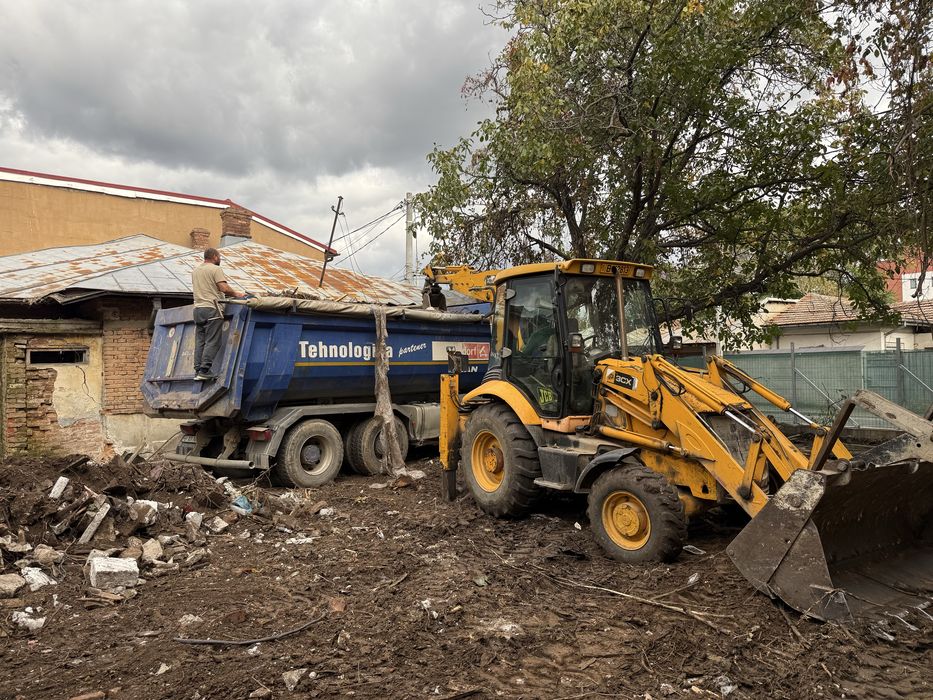 Transport moloz -mobila- veche de frișare cu utilaje terenuri orice