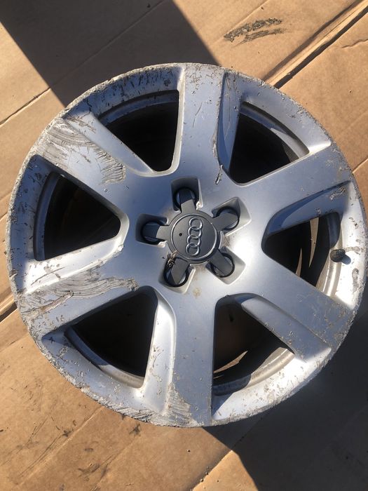 O janta r17 audi A6 4G necesita recondiționare. 4G0601025BK