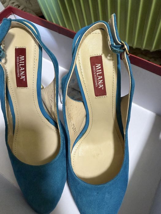 Продам женские голубые замшевые туфли от Milana на золотистом каблуке