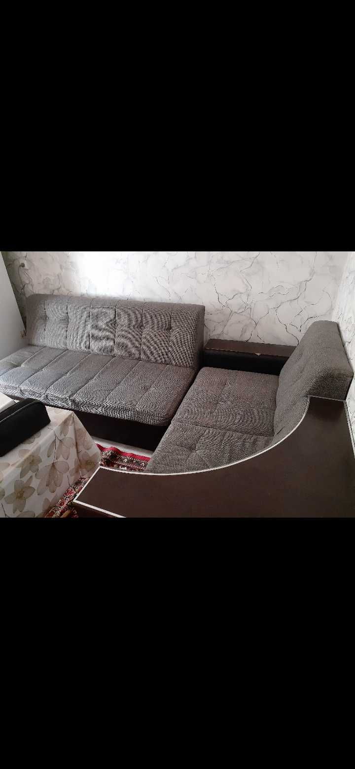 Диван угловой с комплектом