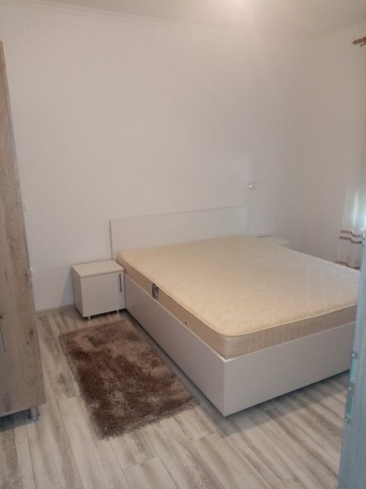 Închiriez apartament