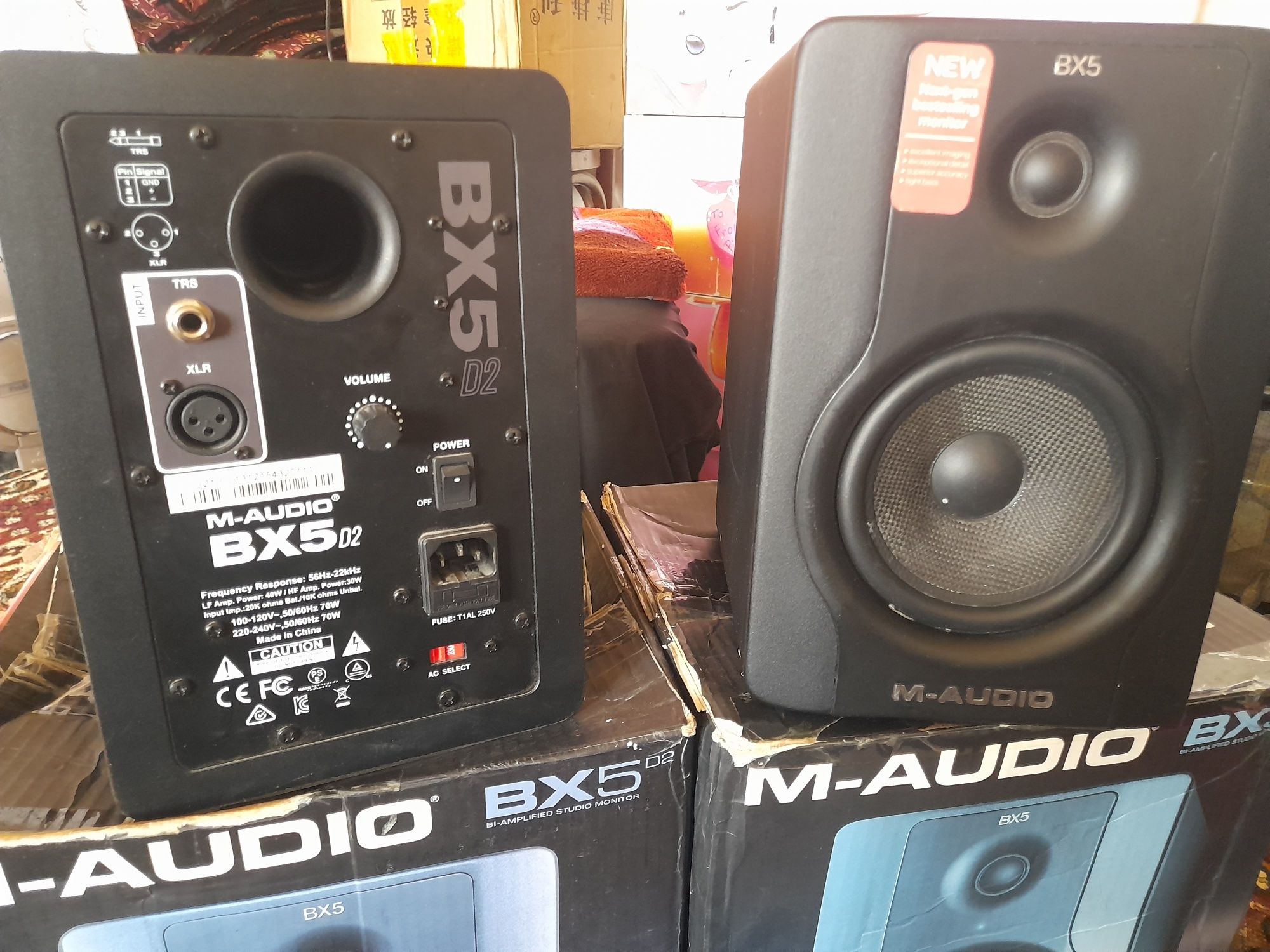 M-AUDIO BX5d2  bi-amplified studio monitor