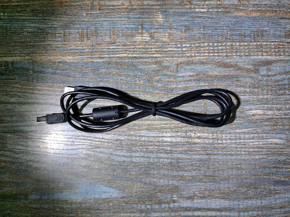 Внешняя звуковая карта BEHRINGER U-PHORIA UM2