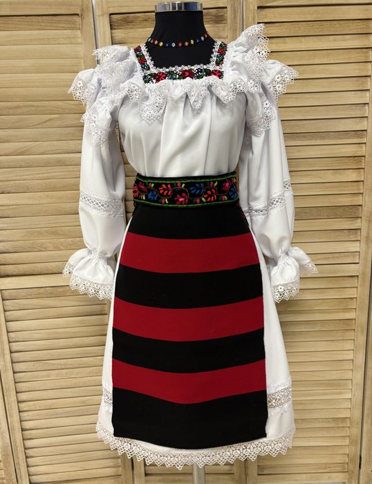 Costum traditional/popular de Maramures pentru femei autentic, complet