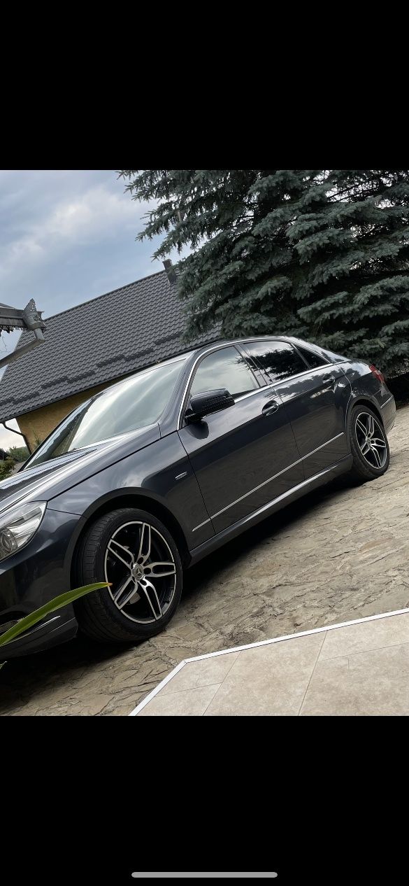 Vans Mercedes E200