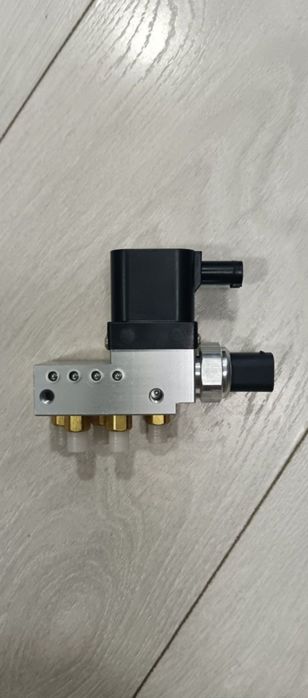 Bloc valve supapă suspensie pneumatica Mercedes