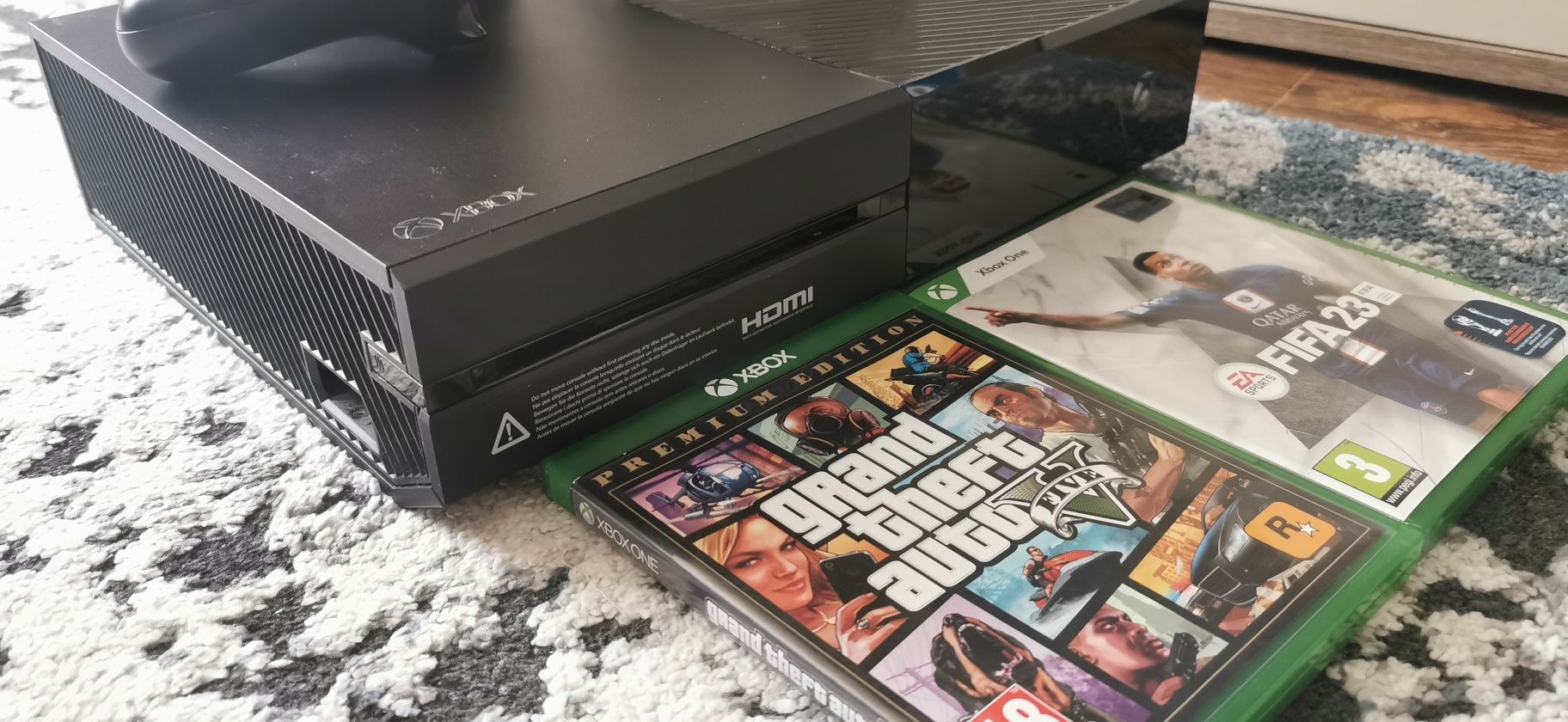 Vand xbox one + kinect + fifa 2023,gta 5