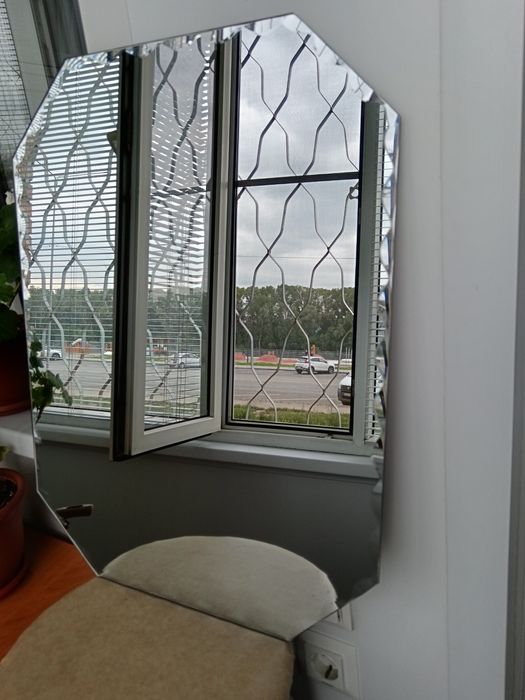 Зеркало настенное