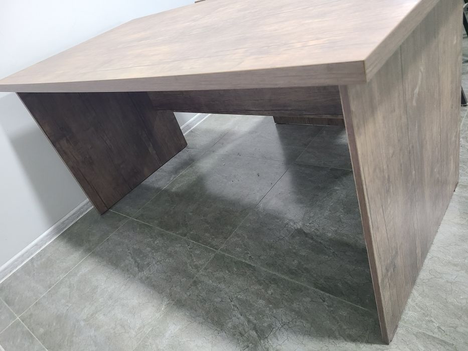 Продаётся стол. Stol sotiladi