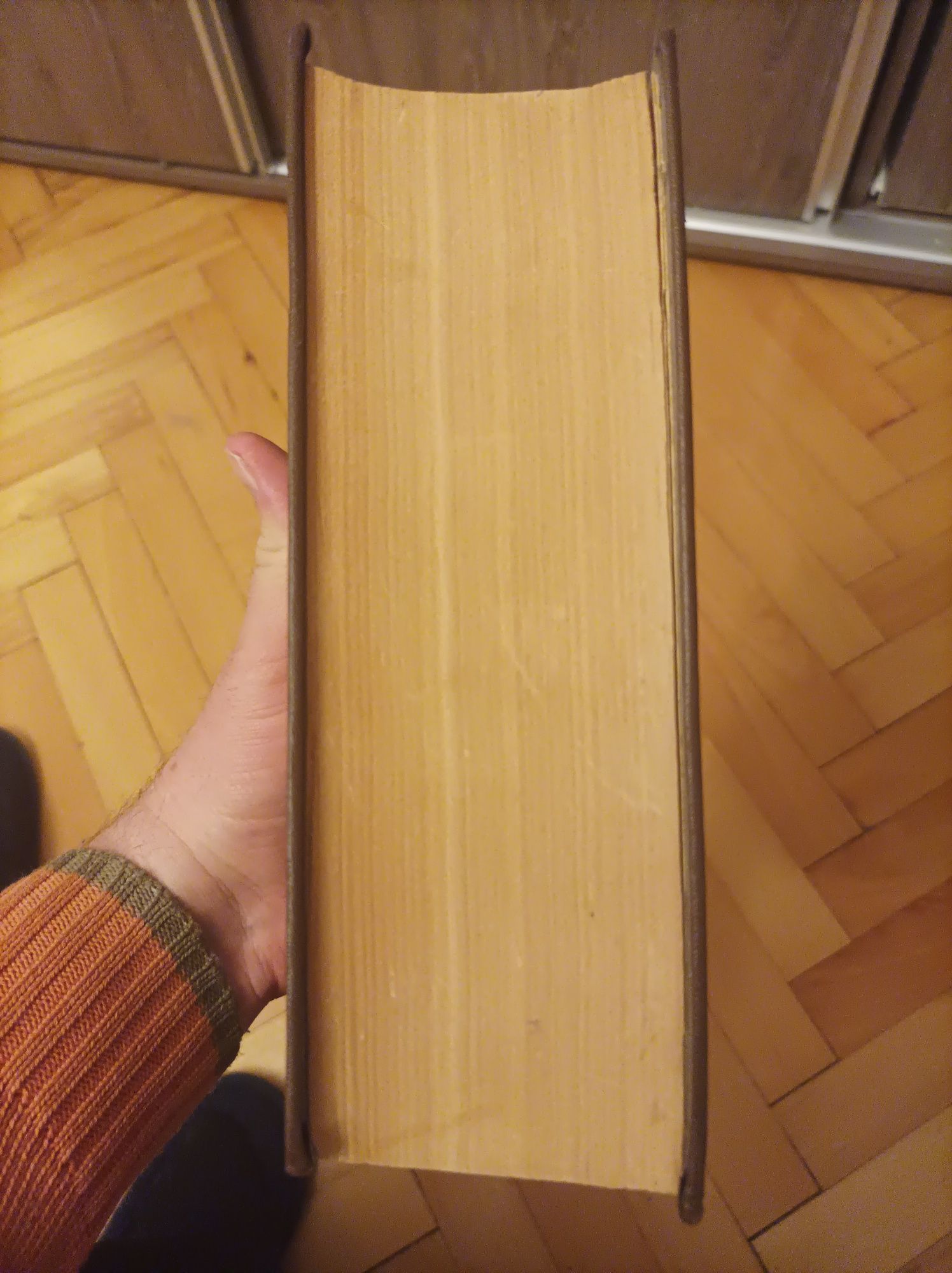 Книга за медицина.