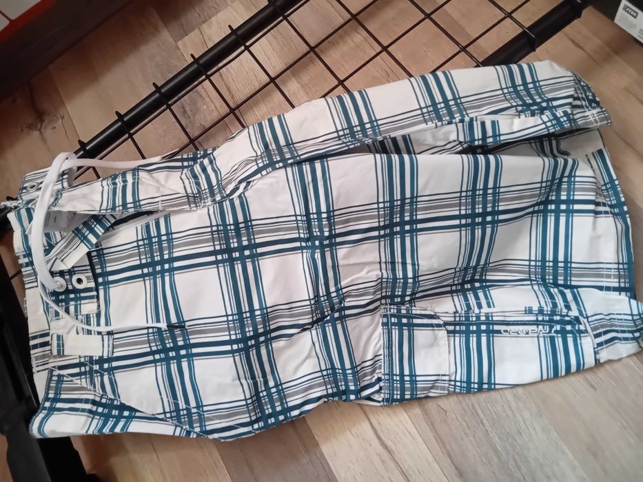 Vând pantaloni scurti barbatesti, noi cu eticheta