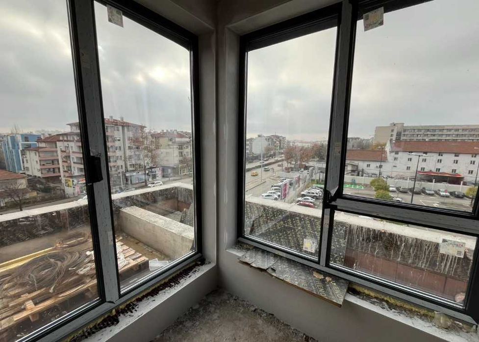 Продава се Четиристаен апартамент в Пловдив, Коматевски възел - 134 кв.м за 1406 €/кв.м - Снимка #1