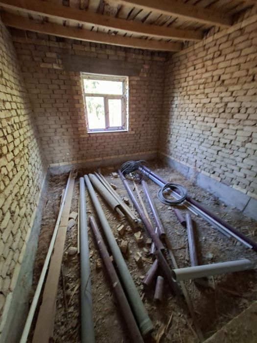 Uy sotiladi narxi esa kelishamiz