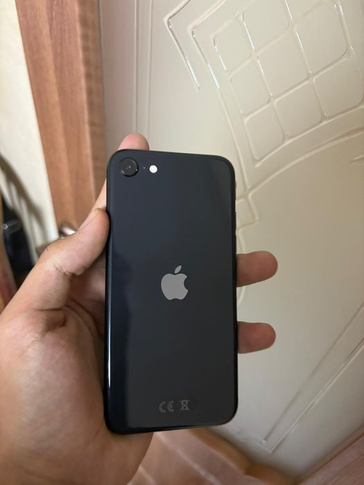 Продам Айфон Se 2020 64 гб