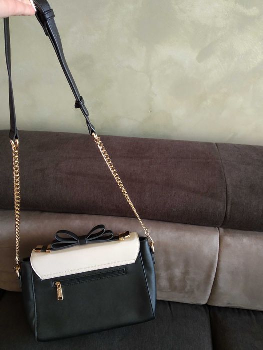 Продавам елегантна оригинална дамска чанта